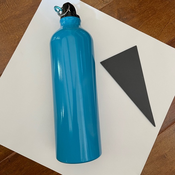 NEW Long Island University Ariel Water Bottle Carabiner & Felt Magnet LIU - Picture 3 of 5